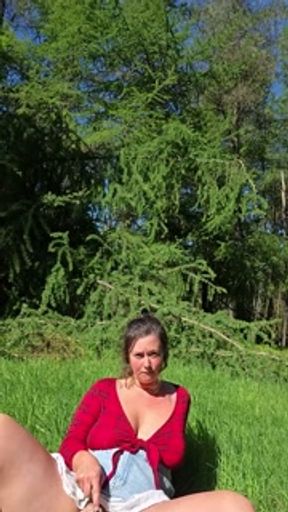 Horny Pawg Masturbates With Metal Dildo and Makes Herself Squirt On Public Beach