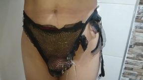 Tranny surprises with piss in bath get fucked