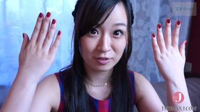 Iori was lured by a reward to shoot a parts model at a hotel.