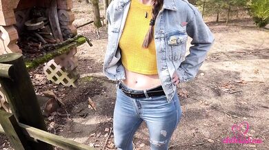 I helped him in the middle of the forest in exchange for fucking me and feeding me cum