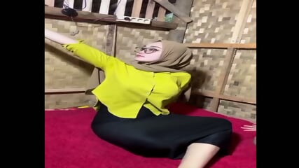 Bokep Indo Hijab Tobrut Sange Sama Adik