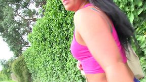 Hanna Shaw flashes out her boobs