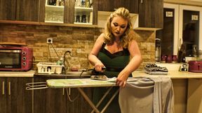 50's Housewife 4K UHD