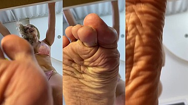 Slave, lick my feet