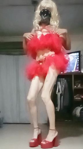 Sexy skinny shemale dances exotic Danz&oacute;n