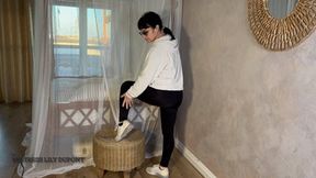 LILY DUPONT : SMELL MY SOCK AND LICK MY FEET AFTER GYM