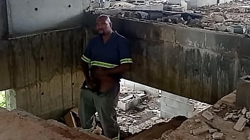 Batendo uma na constru&ccedil_&atilde_o