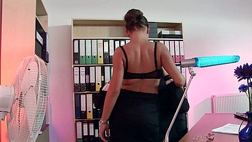 Magda Gets Her Face Covered In Cum After Hardcore Office Fuck