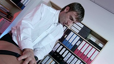 Magda Gets Her Face Covered In Cum After Hardcore Office Fuck
