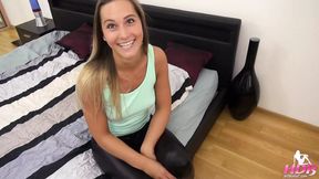 150 - 01 Babe Fucks for Creampie