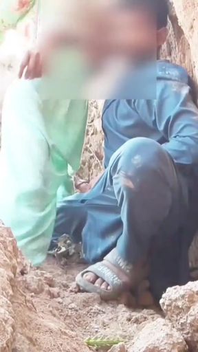 Khule pahadon mein gand Mari bade pahad sex   Clip 1