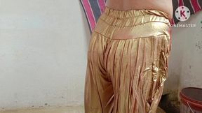 How Is Bhabhi Dressing up for Her Friend Full Hot Romantic Bathing Stepsister