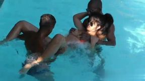 depois de muita , piscina e churrasco e morena do rabao ficou louca e acabou liberando o cu pra mim