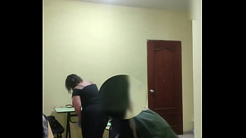 EMPLEADA VENEZOLANA COQUETEANDO
