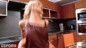 Fast Penetrations in the Wet Pussy of Sexy Blonde MILF Fucking in the Kitchen