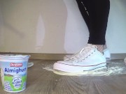 White Converse food crush Jogurt Trailer