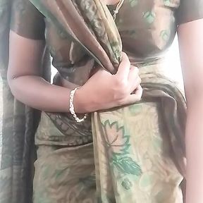 Tamil bazari aunty saree undressing