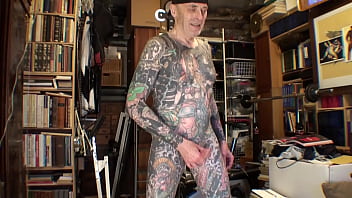 The Tattoo Boy LeeHarper Pinnomen is Webcam Gay-Porn Model. An Anonymous Authentic Video gives a Picture of his Interaction with his Onlookers. Everything is kept Anonymous but LeeHarper Pinnomen is Exposed in Full Face View like he is Seen when On-Stage.