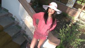 Sexy babe loves posing for the camera outdoors