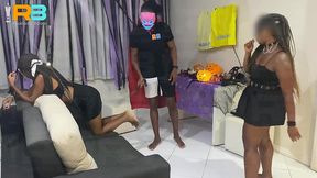 realizador baiano promove festinha de halloween privada com muito bdsm , spanking e dominacao . swing liberal entre casais e menage. halloween party with group sex between couples, hotwi
