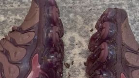 Vapour sneaker rubbing