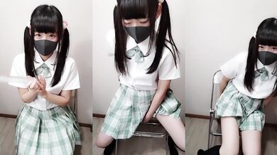 椅子の上でディルドにまたがってズボズボオナニー