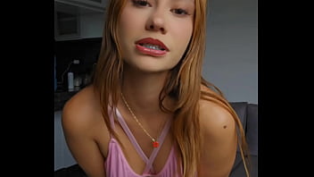 Una chica pervertida vestida de conejita qu&eacute_ quiere coger por el culo