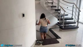 SALESWOMAN FUCKS STRANGER TO BUY HER MILK