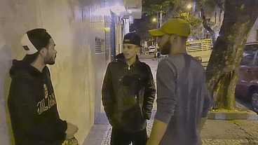 Um cara me pediu um cigarro mas no final levou foi é pica