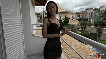 Gostosa trepa com porteiro do condomínio.