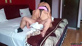 follando rico con mi novio y el cornudo grabando