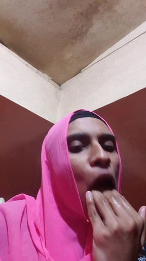 Desi hot Hijabi crossdresser shemale fingering her ass