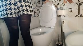 lavinia della love on the toilet
