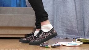 Pretty 18yo babe shoots out her power on packages (1107, 720p)