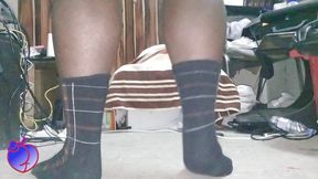 Black Fat Sissy Useing a Cucumber Then Jerking off