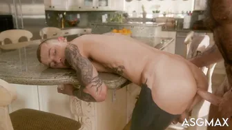 Hoss Kado Gets Barebacked by Ian Holms in Hardcore Anal Scene