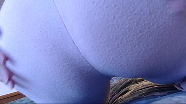 Smelly farts in yoga pants