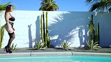 Kianna Dior Pool Fuck featuring Jonni Darkko