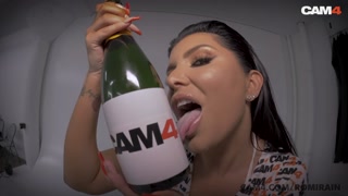 Romi Rain Teases and Twerks | CAM4