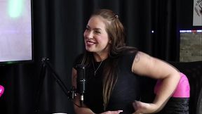 Foi fazer um conte&uacute_do, ficou de 4 e levou um murro na costela, ent&atilde_o gostou, e falou quem dava Match ou n&atilde_o no jogo do Tinder - Francis Simas (SHEER/RED)