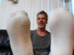 DILF Richard Lennox Show Off His Bare Feet