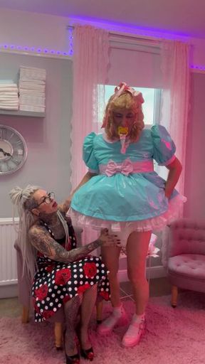 Controlled totally in the Nursery and Segufix Pants are a big help. Full clip 10.44 minutes is on Loyal Fans click the link to view. #Segufix #Sissy