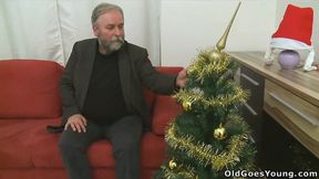 Naughty Chick Invites Older Man to Lick Her Pussy and Fuck Her Young Pussy Good Before Her BF Comes