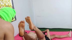 ama de casa infiel folla con el hijastro por el culo mientras el marido esta a su lado descansando. es una cinica