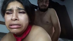 Chica vomita por garganta profunda