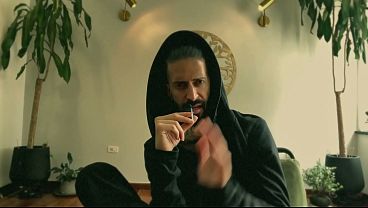 Tattooed Beauty Learns the Art of Seduction