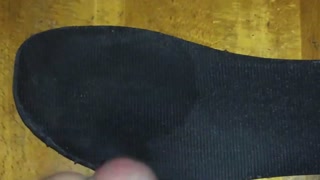 元陸上女子人妻の靴の匂いに欲情してしまい中敷きに射精