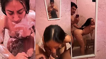 mi hermanastra en el baño
