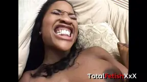 Ebony Babe with Bubble Butt Gets a Creampie