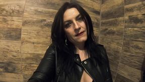 desperate to pee – shiny leather boots, ripped pantyhose and intense pee fetish play